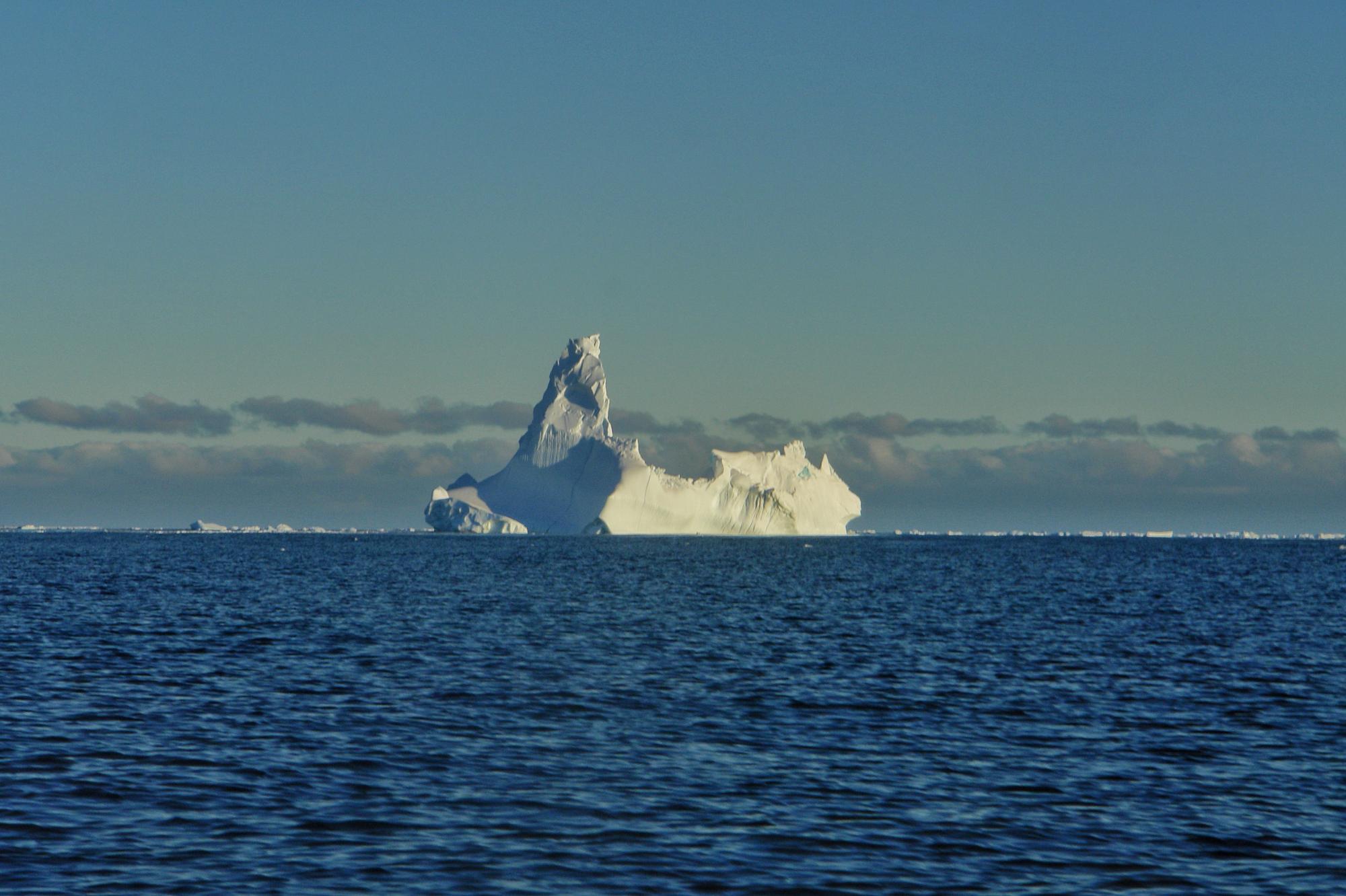 "Якщо Антарктида розтане – міста підуть під воду". Інтерв'ю з полярником про роботу на краю світу